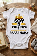 Body "Soy el Príncipe de Papá y Mamá" – Blanco con Detalles Dorados
